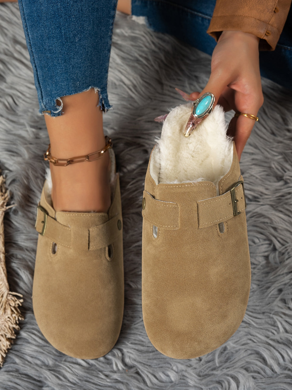 Suede Round Toe Slippers